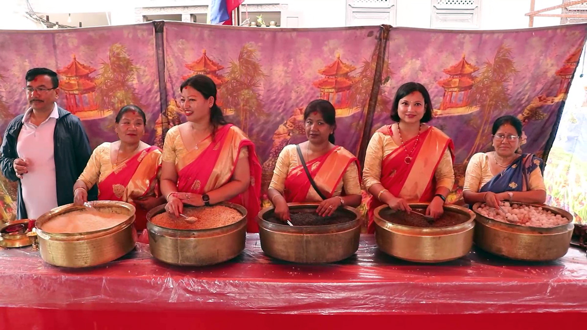 पाटनमा मनाइयाे पञ्चदान पर्व (तस्बिरहरू)